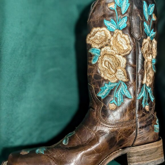 Women's Floral Western Boots - Picture 2 of 4